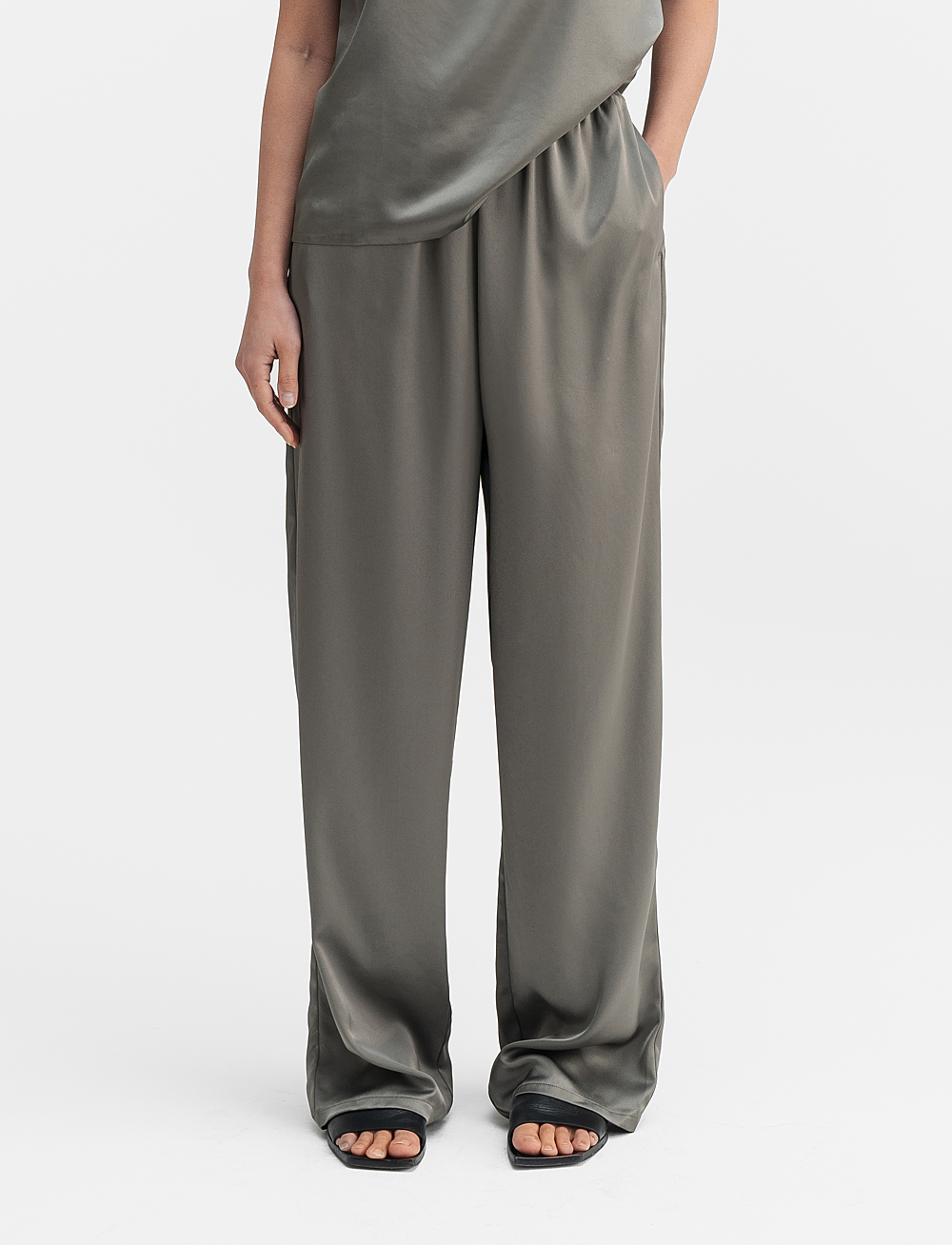 Ahlvar Gallery - Ayla satin trousers - rette bukser - light military - 0