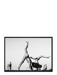 Democratic Gallery Poster Acrobatics - Plakater - BLACK / black