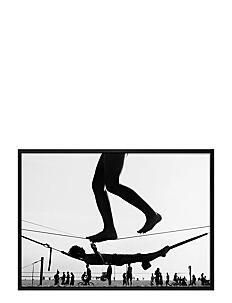 Democratic Gallery Poster Monochrome Balancing Act - Plakater - BLACK / black