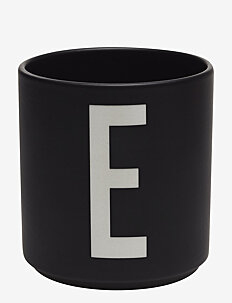 Design Letters Black Porcelain Cups A-Z - Borddekning - BLACK / black