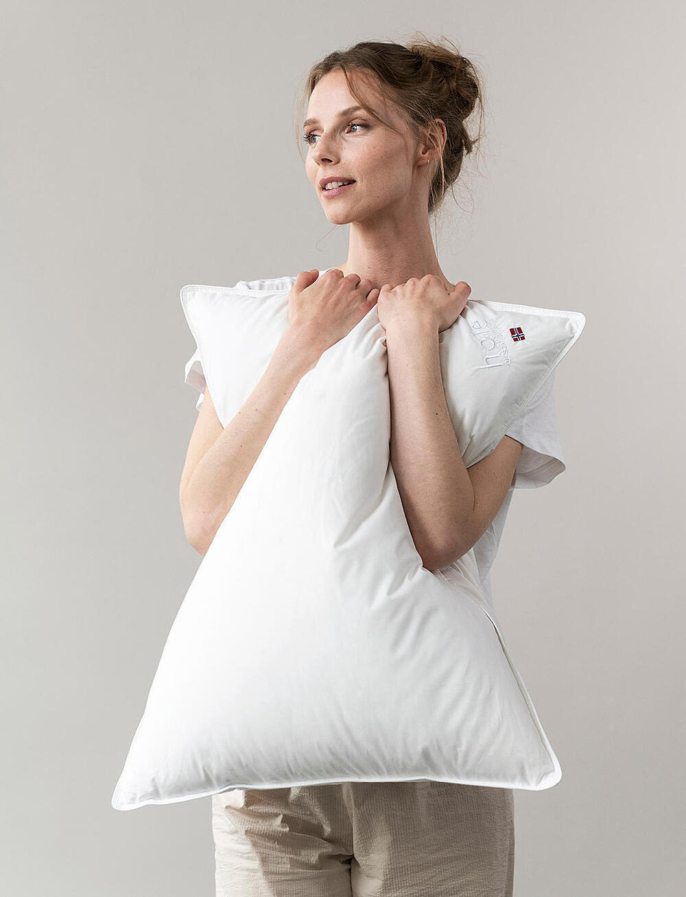 Høie of Scandinavia  - Saga medium high down pillow - puter - white - 5